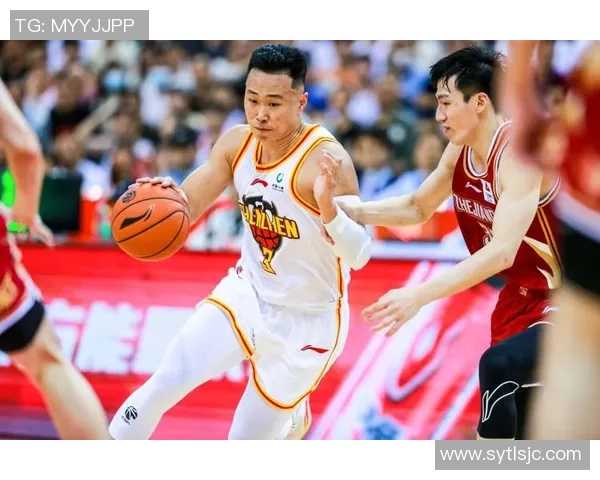 深圳篮球队在邀请赛中的默契配合与战术执行分析