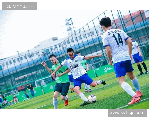 足球明星转会潮流再起新动态各大俱乐部争夺战激烈进行中 足球明星转会潮流再起新动态各大俱乐部争夺战激烈进行中